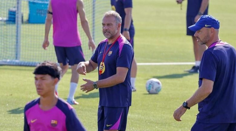 فليك يفرض الانضباط: برشلونة يستعد بقوة قبل جولة آسيا